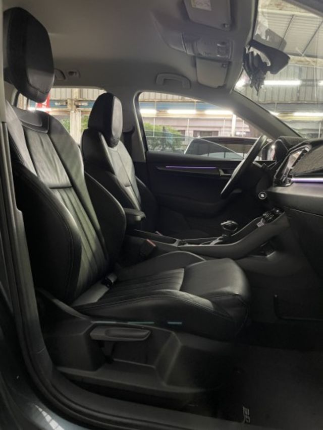 正2018 Skoda Karoq 1.5 TSI 尊榮版 新車125.9萬 整車原鈑件 ACC跟車系統 安全操控性佳  第17張相片