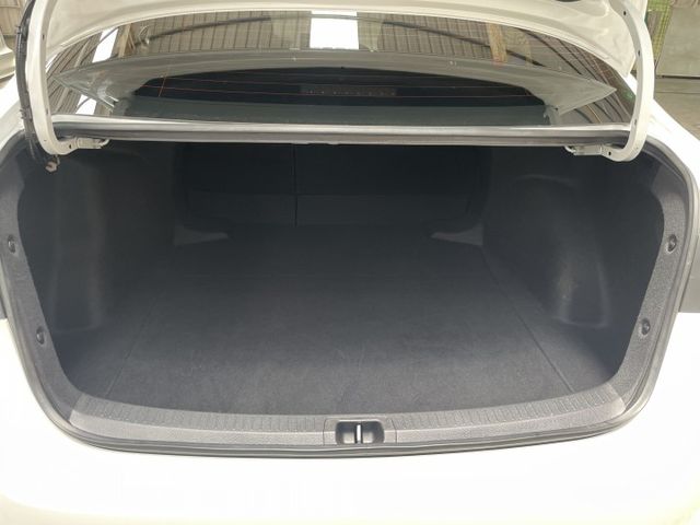 一手車 原廠保養紀錄4年12萬原廠保固中只跑9千公里 ACC跟車整車原鈑件 第三方YES認證車  第10張相片