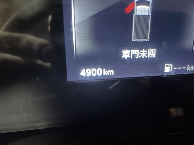 電動開啟車廂門板／含電視音響播放／整台改裝到好＋新車價約花80萬／現在只要59.8萬  第12張相片