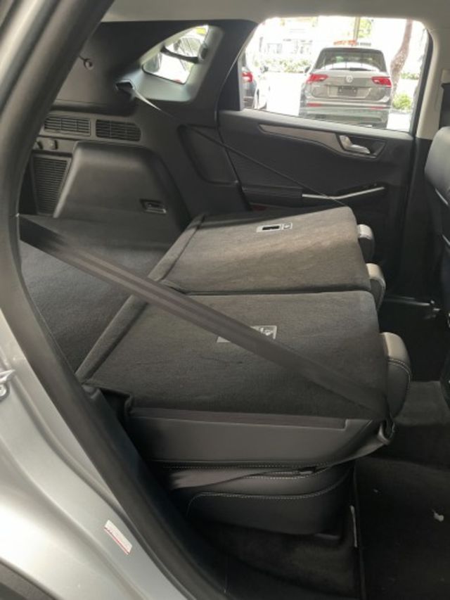 一手車 原廠保養紀錄3年10萬原廠保固中 跑2.6萬公里 ACC跟車整車原鈑件 第三方YES認證車  第11張相片