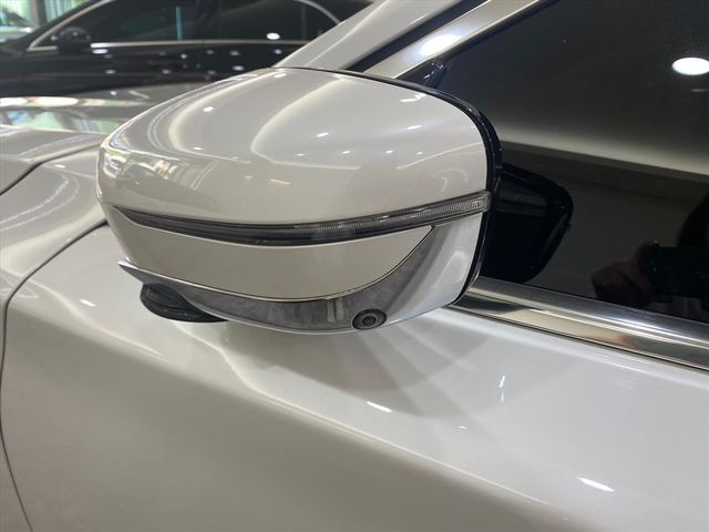 BMW 750  第3張相片