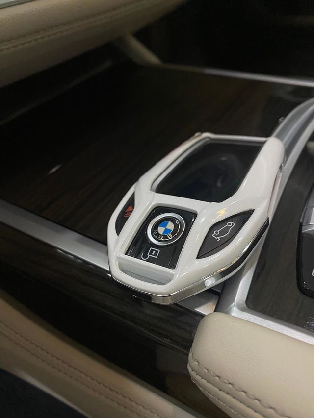 BMW 750  第5張相片