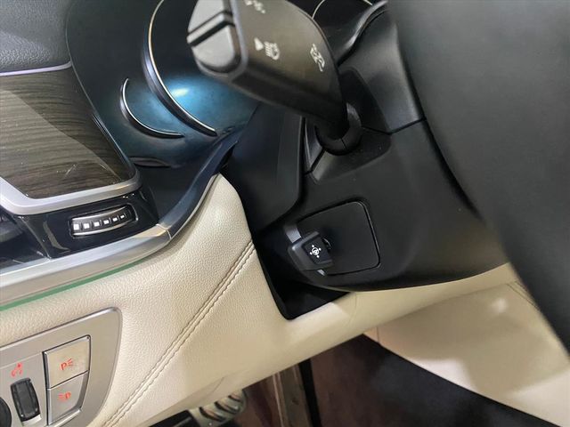 BMW 750  第6張相片