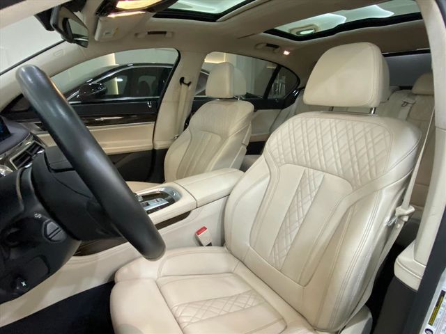 BMW 750  第7張相片