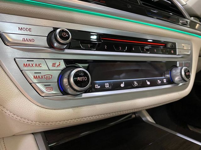 BMW 750  第9張相片