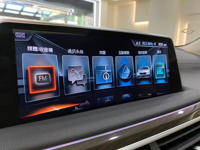 BMW 750  第12張相片