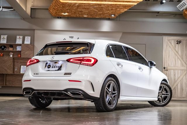 2021 Benz A180 原廠保固中  第2張相片