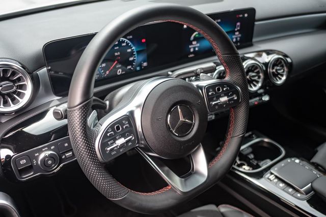 2021 Benz A180 原廠保固中  第8張相片