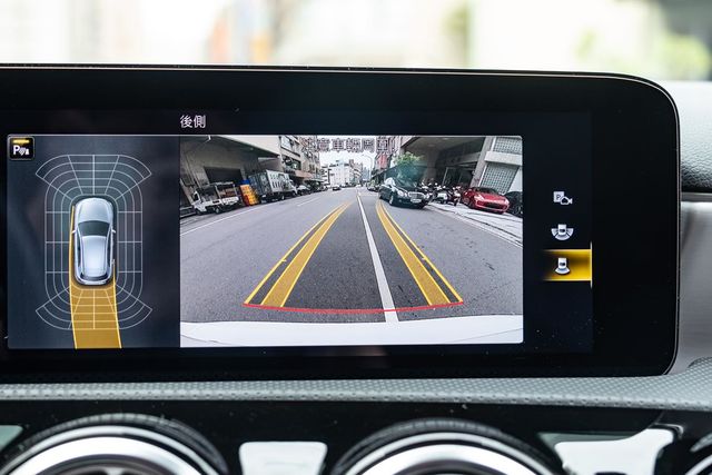 2021 Benz A180 原廠保固中  第14張相片