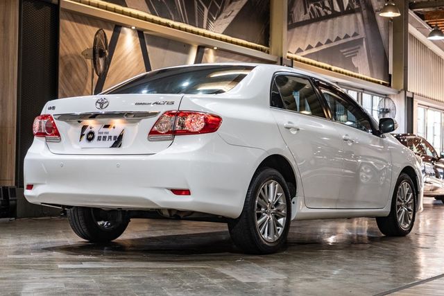 2013 Altis 車庫車內裝優車況佳  第2張相片