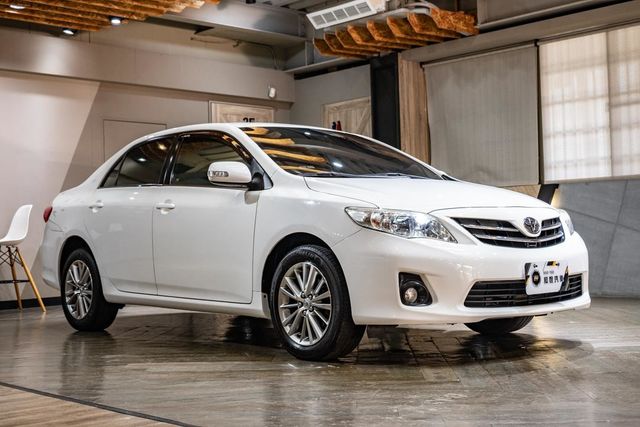 2013 Altis 車庫車內裝優車況佳  第3張相片