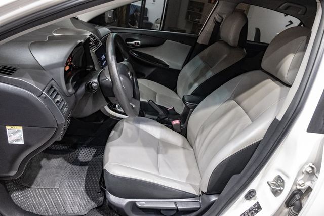 2013 Altis 車庫車內裝優車況佳  第8張相片