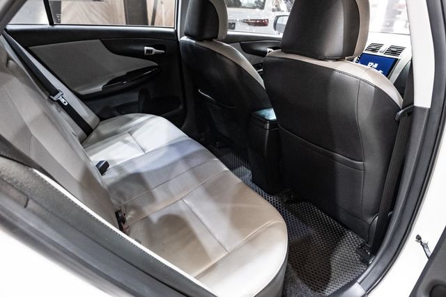 2013 Altis 車庫車內裝優車況佳  第10張相片
