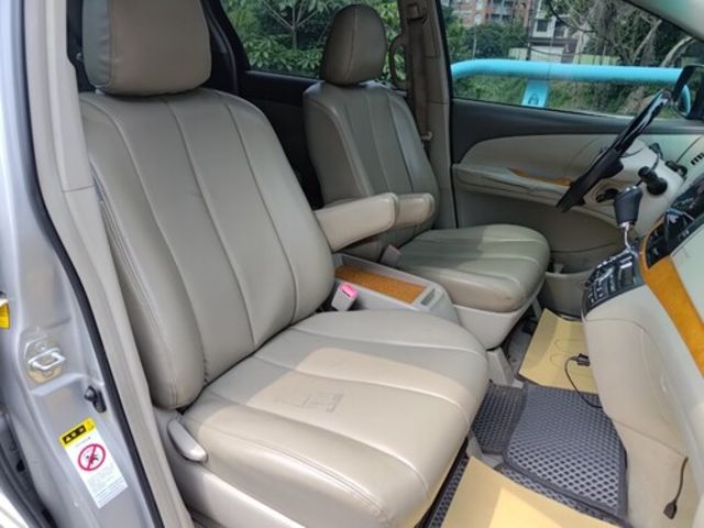 TOYOTA豐田 PREVIA  第15張相片