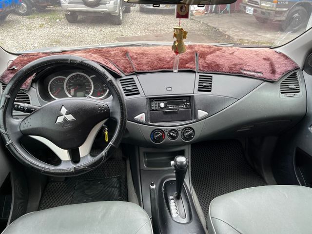 一手車~客貨兩用~原廠保養~後座空調~ABS~安全氣囊~可全額貸  第9張相片