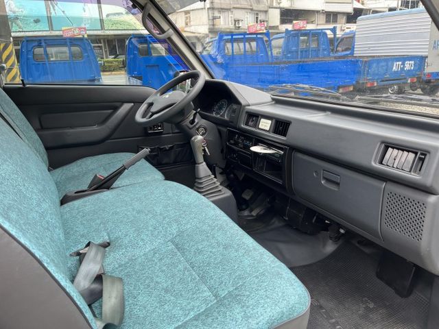 一手車原鈑件~車美內裝漂亮~2年5萬公里保固~可全額貸款  第7張相片