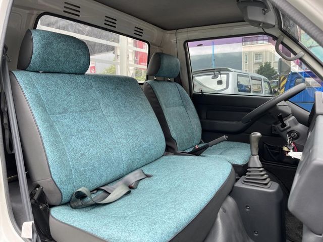一手車原鈑件~車美內裝漂亮~2年5萬公里保固~可全額貸款  第8張相片