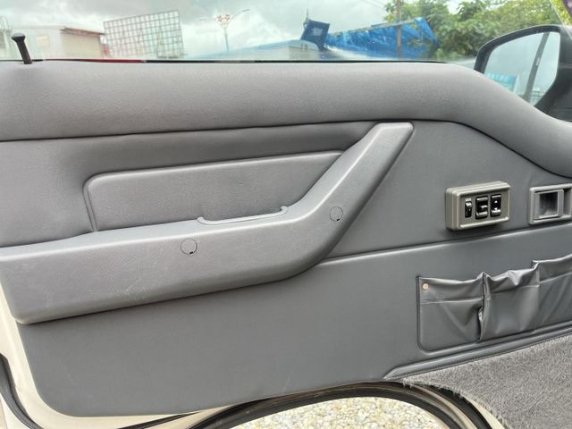一手車原鈑件~車美內裝漂亮~2年5萬公里保固~可全額貸款  第10張相片