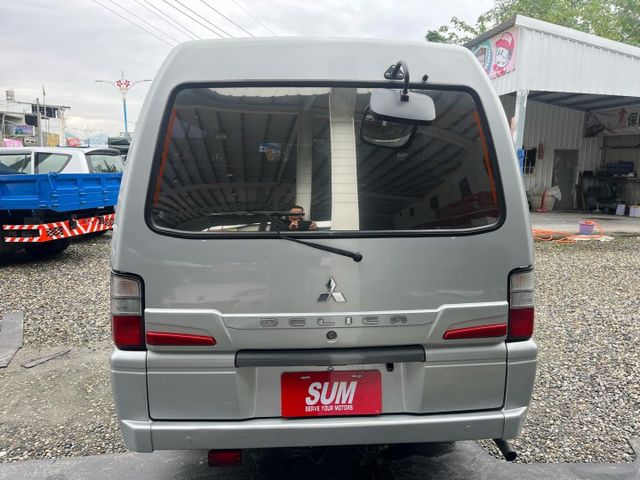 一手車皆原廠保養~8人座空間大載人載貨皆方便~只跑8萬多公里車況佳~~購買即享一年二萬公里保固~可全額貸款~  第5張相片