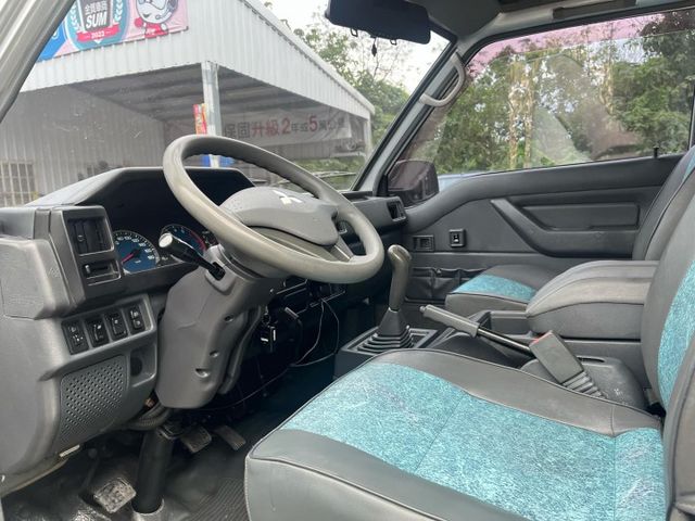 一手車皆原廠保養~8人座空間大載人載貨皆方便~只跑8萬多公里車況佳~~購買即享一年二萬公里保固~可全額貸款~  第13張相片