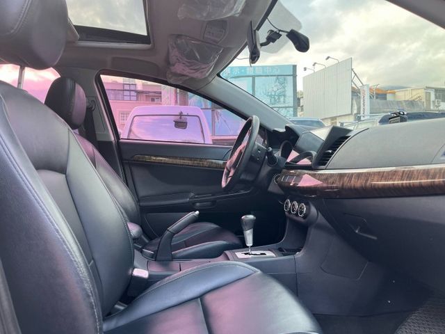 優質一手車~天窗 定速 恆溫 安卓機 倒車顯影~原廠保養~原鈑件~可貸款~~  第7張相片