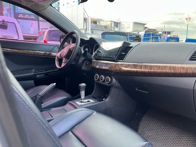 優質一手車~天窗 定速 恆溫 安卓機 倒車顯影~原廠保養~原鈑件~可貸款~~  第8張相片