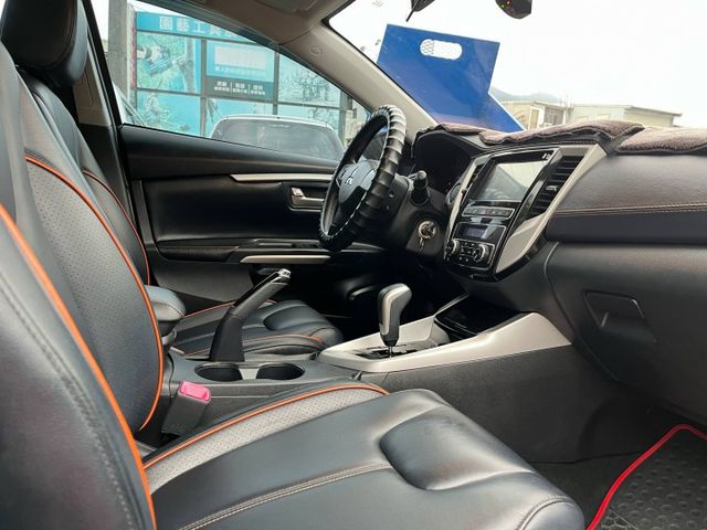 一手車原廠保養~原鈑件~數位儀表~原廠大螢幕~車況極佳~認證車~購車即享2年5萬保固~可全額貸款~  第7張相片