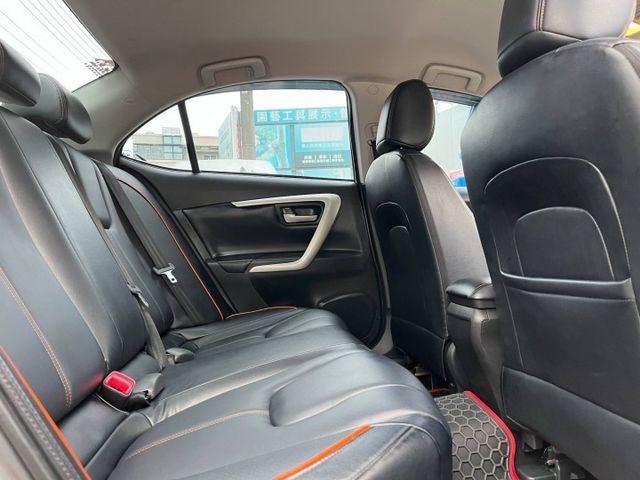 一手車原廠保養~原鈑件~數位儀表~原廠大螢幕~車況極佳~認證車~購車即享2年5萬保固~可全額貸款~  第8張相片