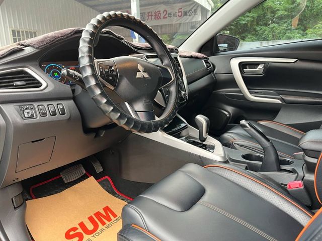 一手車原廠保養~原鈑件~數位儀表~原廠大螢幕~車況極佳~認證車~購車即享2年5萬保固~可全額貸款~  第10張相片