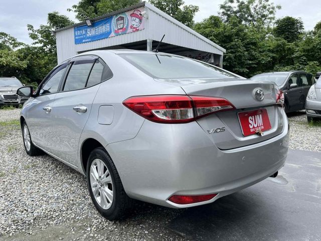 一手美車~原廠保養~原鈑件~TCS防滑~感應頭燈~倒車顯影~ISOFIX~里程僅跑5萬~購車即享2年5萬公里保固~可全貸  第4張相片