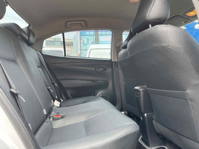 一手美車~原廠保養~原鈑件~TCS防滑~感應頭燈~倒車顯影~ISOFIX~里程僅跑5萬~購車即享2年5萬公里保固~可全貸  第8張相片