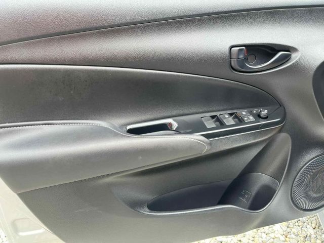 一手美車~原廠保養~原鈑件~TCS防滑~感應頭燈~倒車顯影~ISOFIX~里程僅跑5萬~購車即享2年5萬公里保固~可全貸  第11張相片