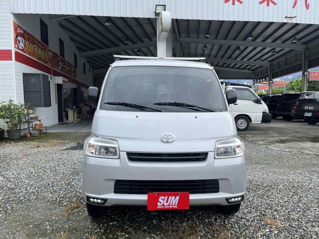 自排一手車~省油大空間~防滑胎壓氣囊循跡感應頭燈~商用車~露營車~原廠保固中~可全額貸款  第2張相片