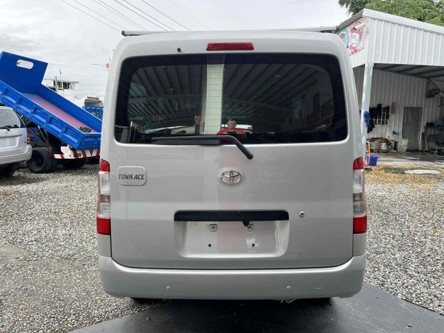 自排一手車~省油大空間~防滑胎壓氣囊循跡感應頭燈~商用車~露營車~原廠保固中~可全額貸款  第5張相片