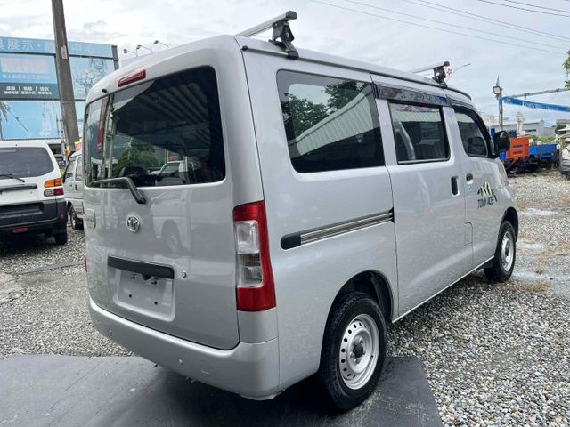 自排一手車~省油大空間~防滑胎壓氣囊循跡感應頭燈~商用車~露營車~原廠保固中~可全額貸款  第6張相片