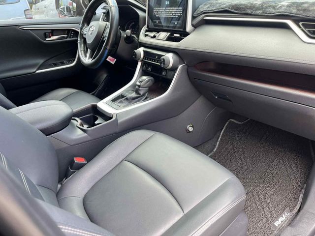 一手車旗艦版~ACC跟車電動尾門環景APPLE CAR PLAY車美皆在原廠保養~里程僅跑6萬多公里車況極佳可全額貸款~  第8張相片