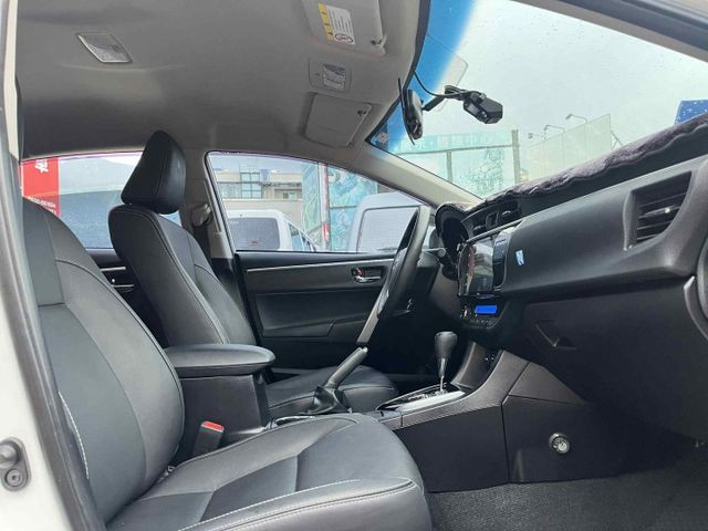 S版一手車~I KEY~恆溫~定速~摸門~僅跑8萬多公里~車庫車~內外漂亮  第5張相片
