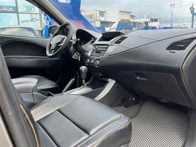 一手車旗艦版~~原車原鈑件~皆在原廠保養~僅跑2萬多公里~里程保證~購車即享2年五萬公里保固~可全額貸款~  第8張相片