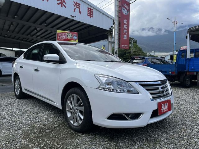 女用車原鈑件~恆溫~I KEY~定速~倒車顯影~認證優質代步車~可全額貸款  第1張相片