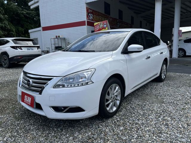 女用車原鈑件~恆溫~I KEY~定速~倒車顯影~認證優質代步車~可全額貸款  第3張相片