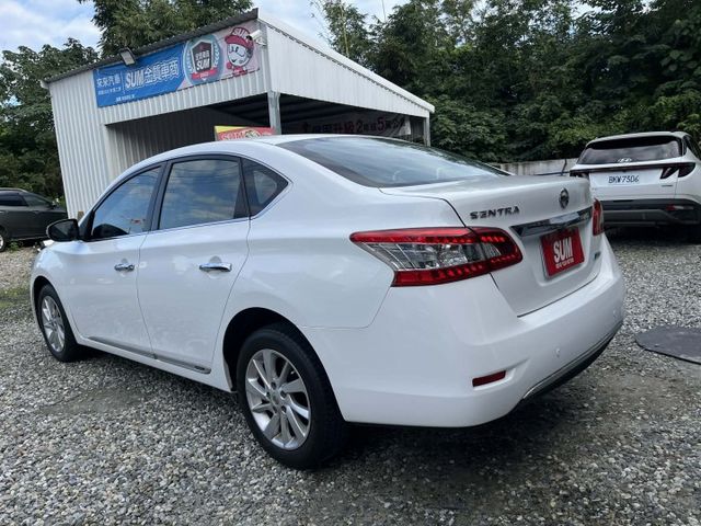 女用車原鈑件~恆溫~I KEY~定速~倒車顯影~認證優質代步車~可全額貸款  第4張相片