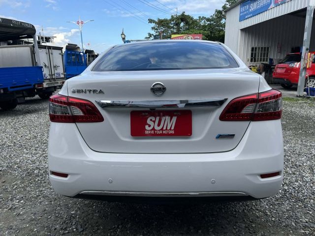 女用車原鈑件~恆溫~I KEY~定速~倒車顯影~認證優質代步車~可全額貸款  第5張相片