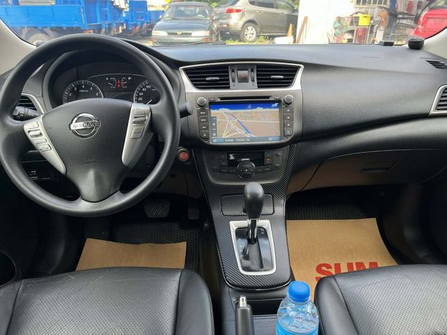 女用車原鈑件~恆溫~I KEY~定速~倒車顯影~認證優質代步車~可全額貸款  第10張相片