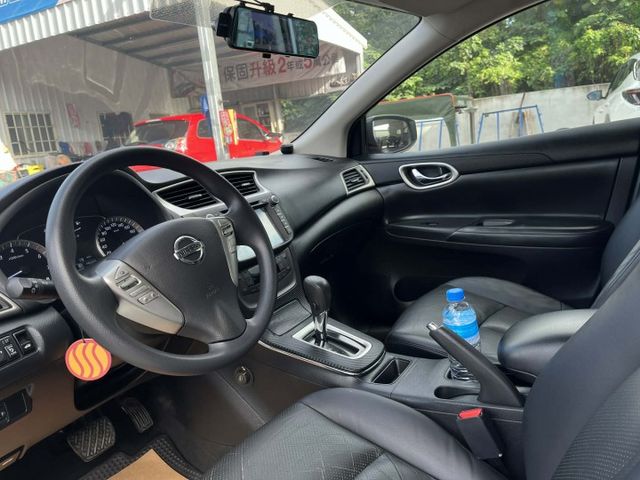 女用車原鈑件~恆溫~I KEY~定速~倒車顯影~認證優質代步車~可全額貸款  第11張相片