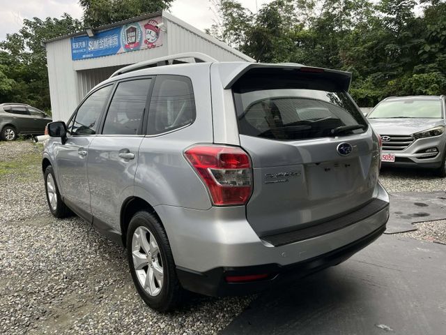 一手車~ 原鈑件~四輪傳動~電動尾門~四顆新輪胎~可全額貸款  第4張相片