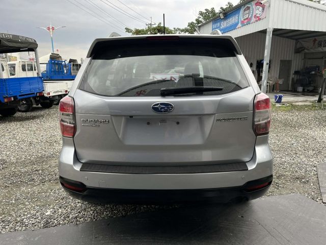 一手車~ 原鈑件~四輪傳動~電動尾門~四顆新輪胎~可全額貸款  第5張相片