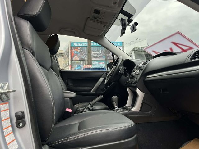 一手車~ 原鈑件~四輪傳動~電動尾門~四顆新輪胎~可全額貸款  第7張相片