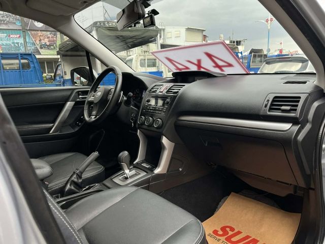 一手車~ 原鈑件~四輪傳動~電動尾門~四顆新輪胎~可全額貸款  第8張相片