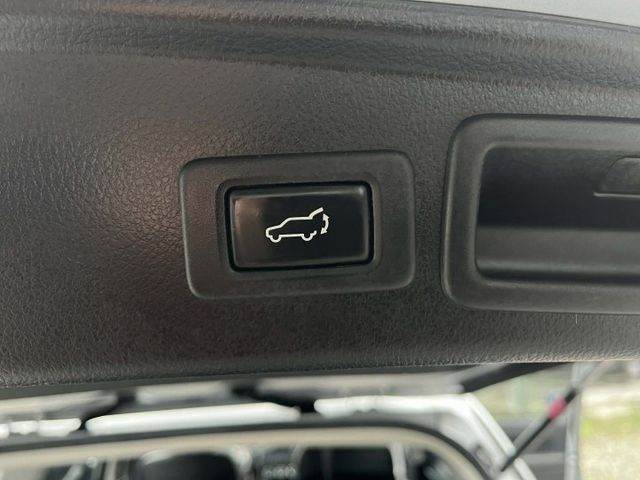 一手車~ 原鈑件~四輪傳動~電動尾門~四顆新輪胎~可全額貸款  第10張相片