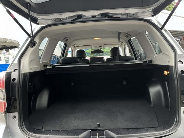 一手車~ 原鈑件~四輪傳動~電動尾門~四顆新輪胎~可全額貸款  第11張相片